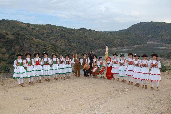 Nasce o grupo de Pauliteiras de Sendim, a 13 de julho.